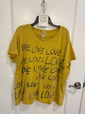 Magnolia Pearl Electric Yellow Love/‘Amor' Graphic Tee